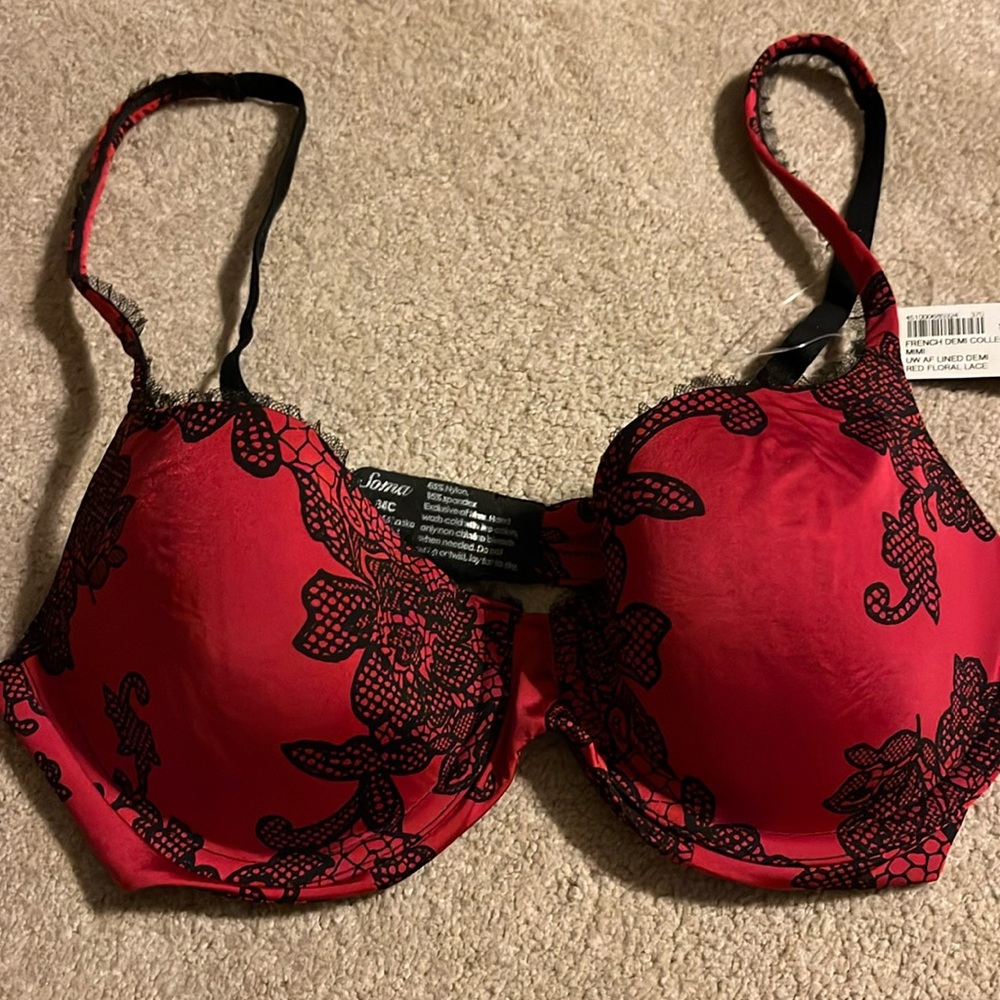 NWT Soma Intimates lined demi underwire bra.